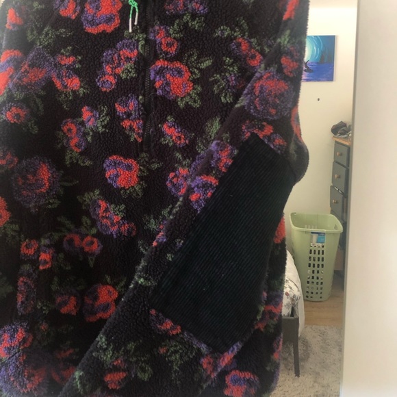 Roses Sherpa Pullover UO size M men’s - Picture 2 of 5